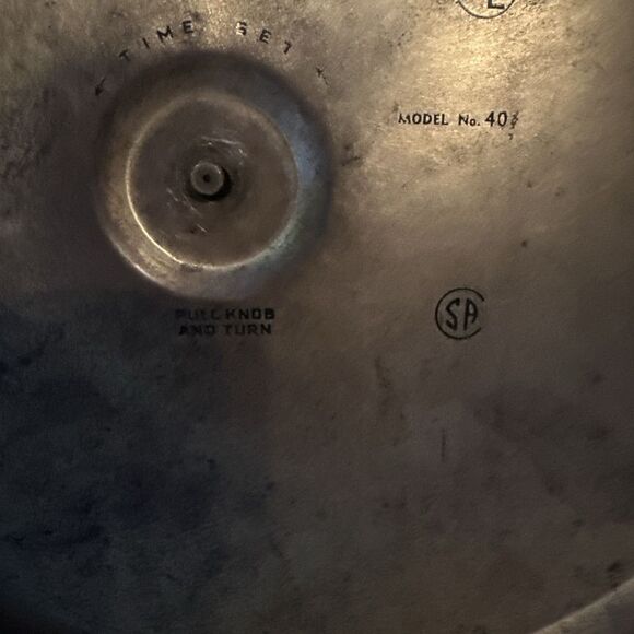 LG VINTAGE UNITED BRASS POCKET WATCH ELECTRIC WALL HANGING WALL CLOCK. - Picture 6 of 6